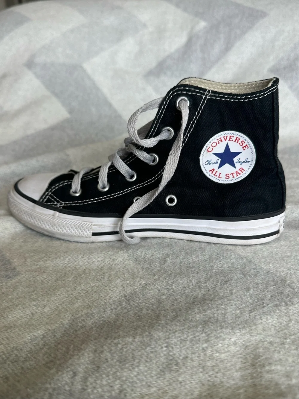 Converse Kids size 1 Classic Chuck Taylor High Top